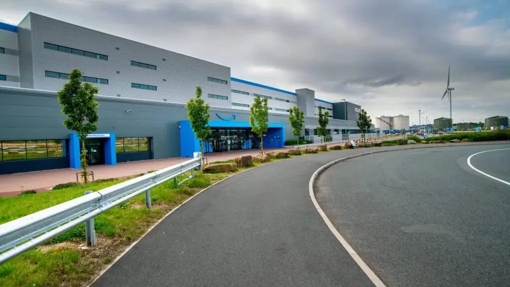 2000 new jobs as amazon launches 500million fulfilment centre business manchester